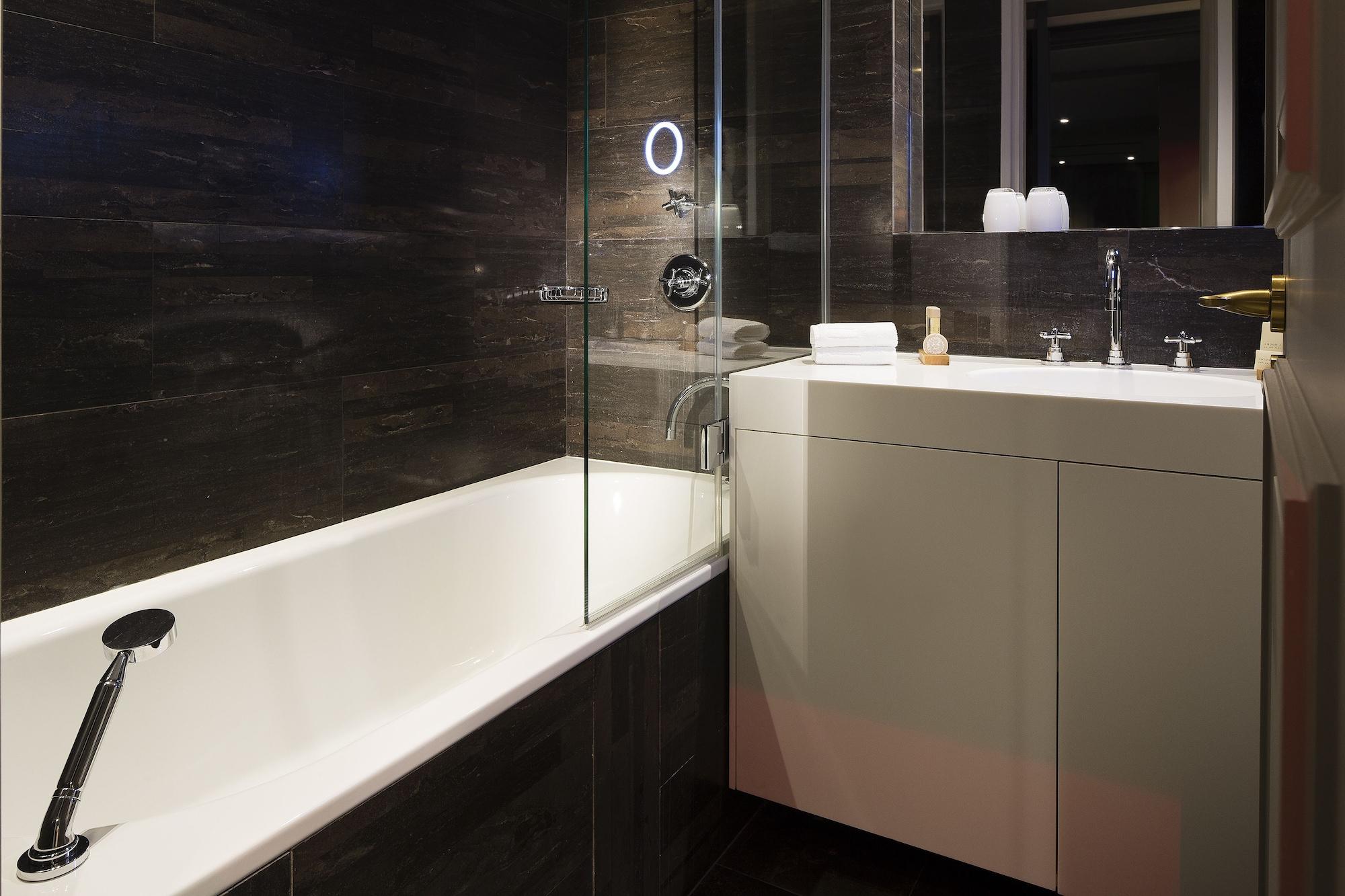 Hotel Le Marianne Париж Экстерьер фото